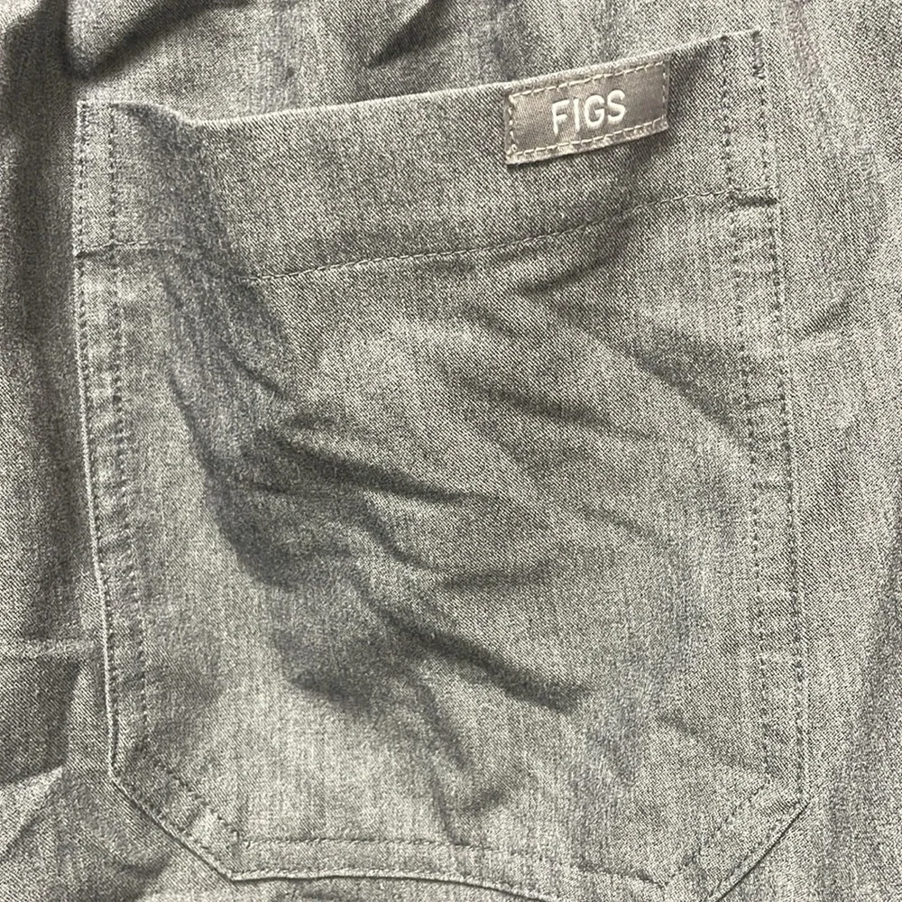 Figs Women’s Charcoal Gray Technical Scrub Cargo Pants Size Large